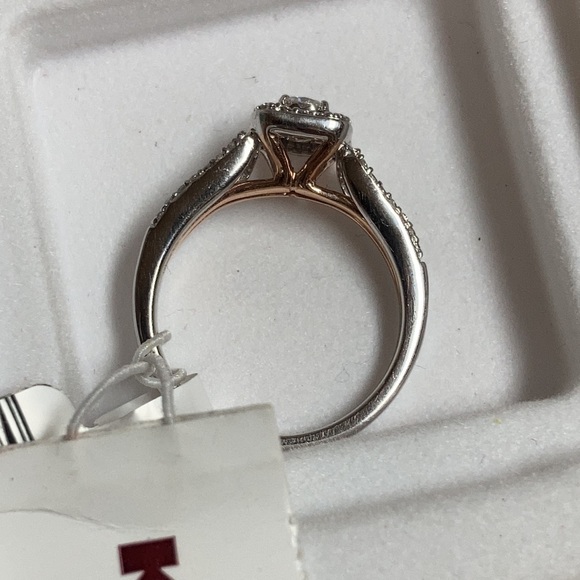 Vera Wang 14K Diamond Ring - Picture 7 of 9